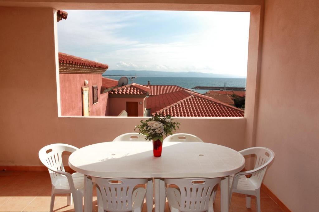 Appartamenti Ideal Isola Rossa Exterior foto